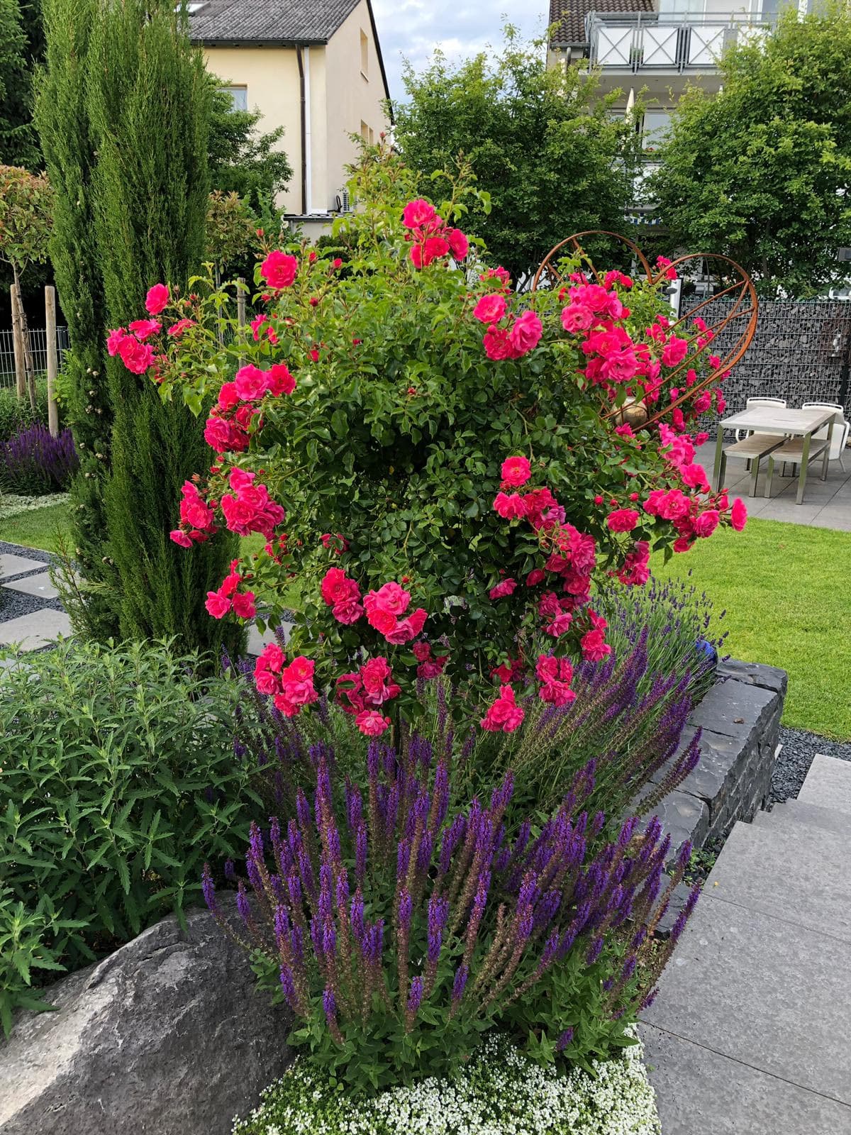 Terrasse aus Basalt in Bad Hönningen – Stefan Keiser Gartengestaltung