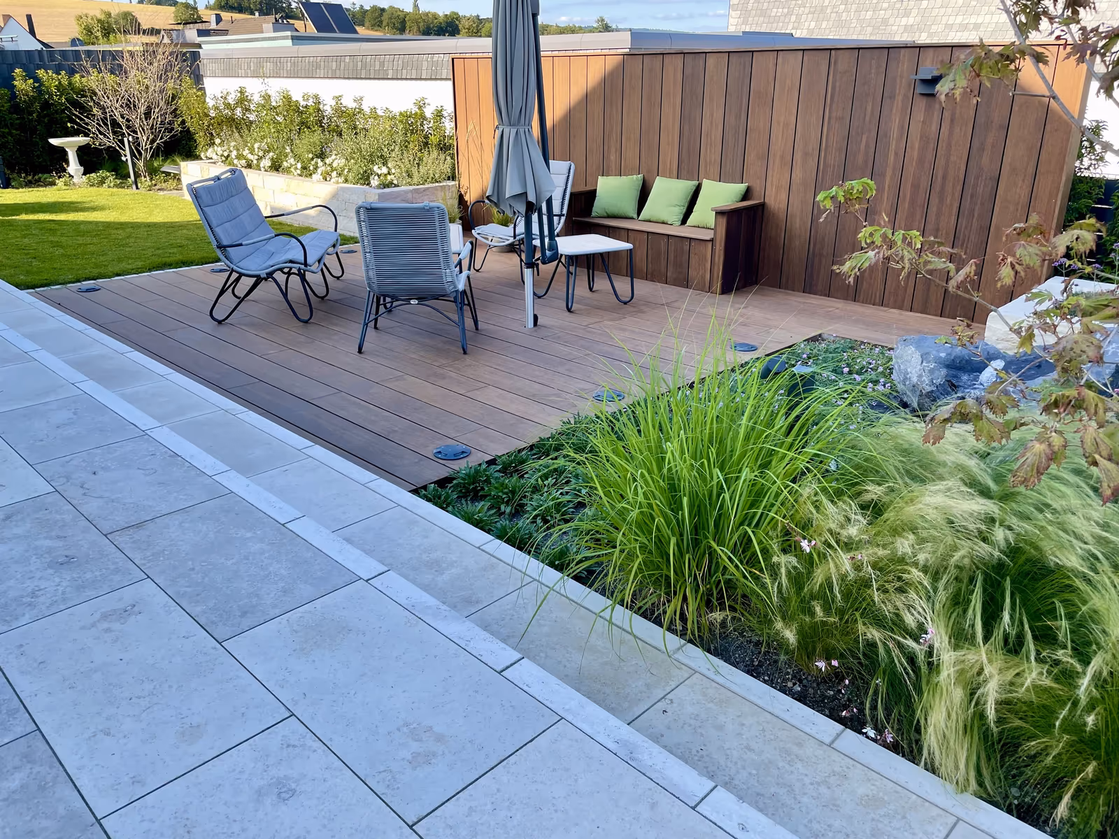 Holzterrasse aus Moso Bamboo in Bonn – Stefan Keiser Gartengestaltung